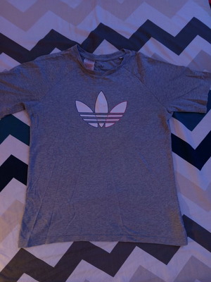 Adidas γκρι t-shirt vintage σαν καινούργιο