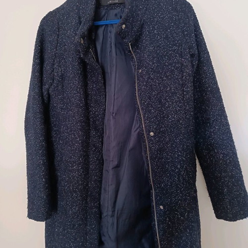 Women's blue coat like new with zipper and buttons