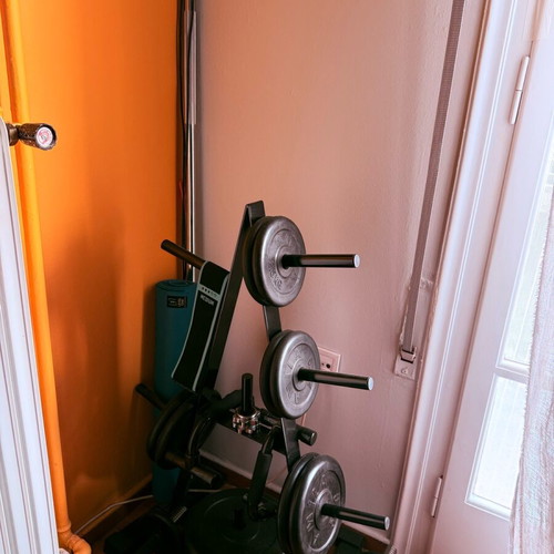 Fitness weight set like new with jump rope, resistance band and large bar
