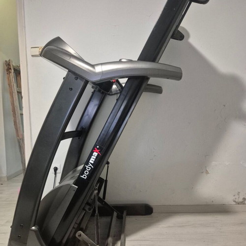 Bodymax 250 Treadmill like new with 1.80 HP motor and auto incline