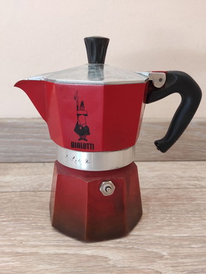Bialetti Moka Express coffee maker 3 cups like new, made in Italy