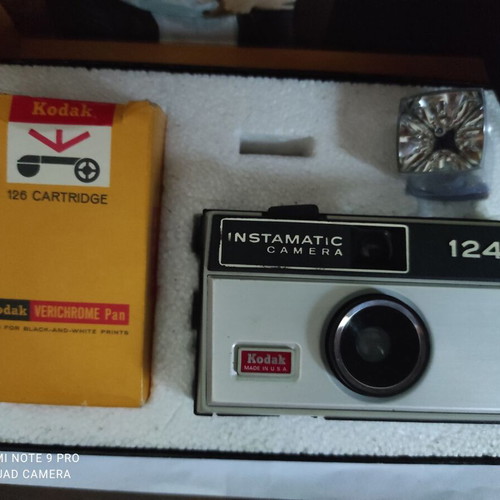 Kodak Instamatic 124 vintage camera used, original box