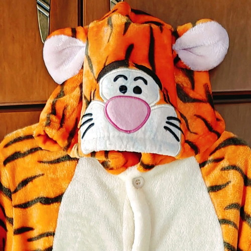 Tiger carnival costume like new, very soft, height 105