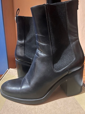 Μποτάκι Zara μαύρο μεταχειρισμένο, μέγεθος 40