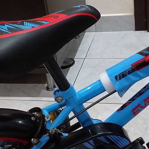 Everest 12 Kids Bicycle like new, V-Brakes, male
