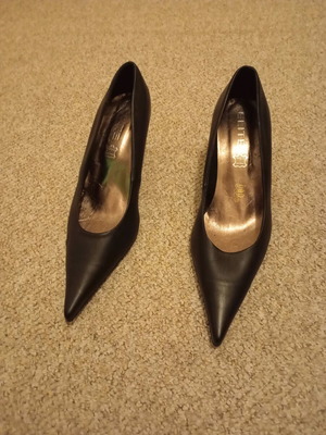 A To Z Greek women's black pumps size 40 like new