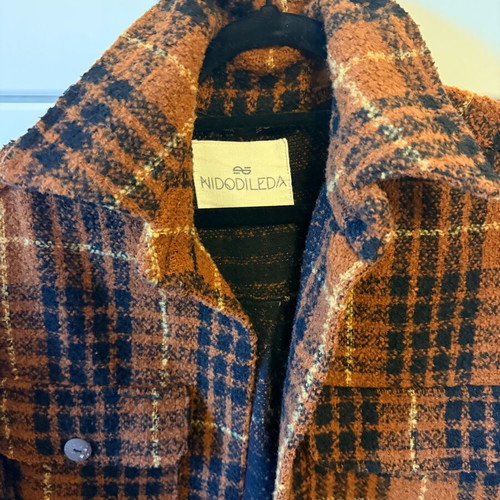 Nidodileda coat like new, brown, missing one button