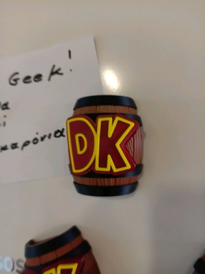 Donkey Kong fridge magnet like new, retro gaming fan art