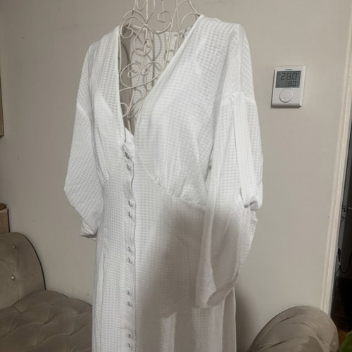 Dress semizier with ruffle details, like new, white, sizes S/M