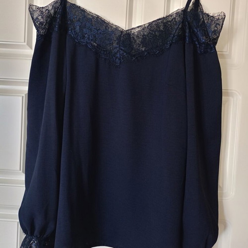 Off-the-shoulder top blue like new, size M
