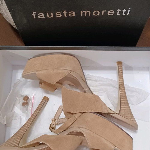 Fausta Moretti Italy sandals like new, beige suede leather, size 37