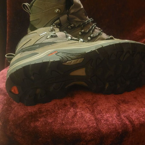 Salomon hiking boots like new, leather and cordura, size 44, gray