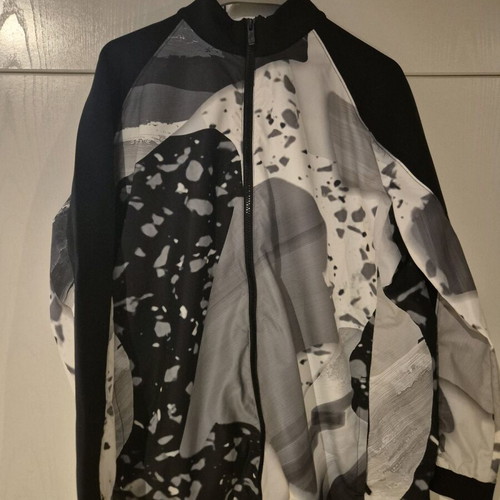 Nike thin jacket like new, black and gray