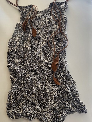 One-piece romper like new, black and white, size S
