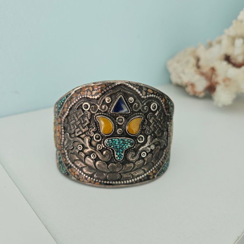 Handmade carved bracelet used with turquoise and silver