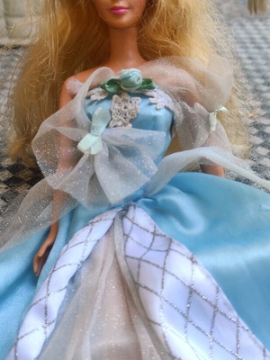 Barbie Sleeping Beauty 1998 vintage Mattel doll with original dress and pillow