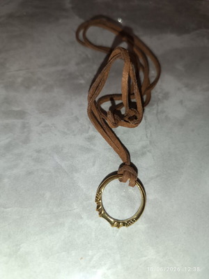 Lord of the Rings necklace like new