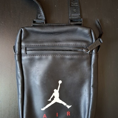 Nike Air Jordan shoulder bag like new, black