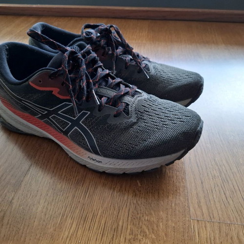 Asics αθλητικά παπούτσια μεταχειρισμένα, μέγεθος 44, μοντέλο GT-1000