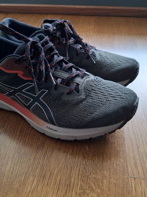 Asics αθλητικά παπούτσια μεταχειρισμένα, μέγεθος 44, μοντέλο GT-1000