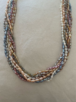 Vintage necklace with Keshi pearls in 7 strands, like new