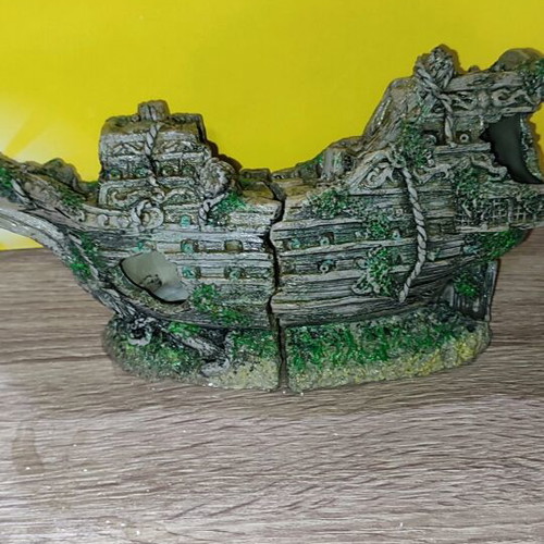 Decorative aquarium ship used with holes, two pieces
