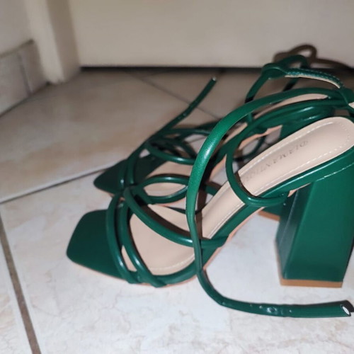 Famous Shoes Green High Heeled Sandals Size 37 Like New