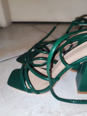 Famous Shoes Green High Heeled Sandals Size 37 Like New