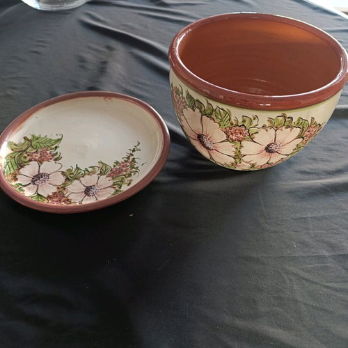 Handmade ceramic flowerpot with saucer like new, hand-painted floral patterns