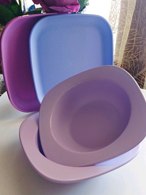 Tupperware set of 4 plates new, 2 shallow and 2 deep
