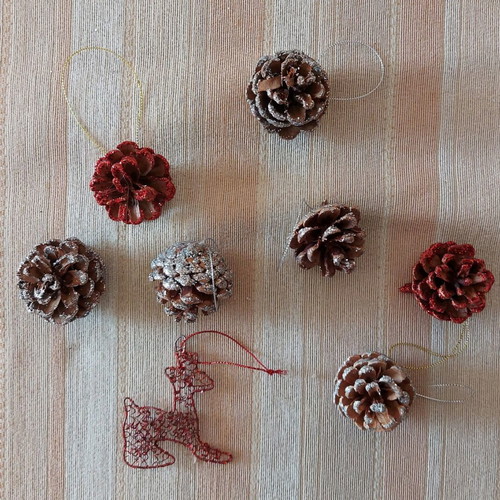 Pine cone balls used, small