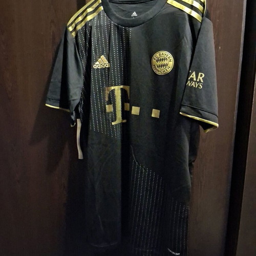 Bayern Munchen jersey new, authentic, size Medium