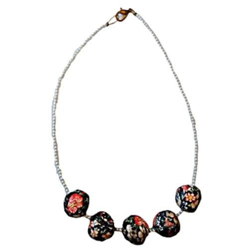 Necklace with black floral beads and pearls new