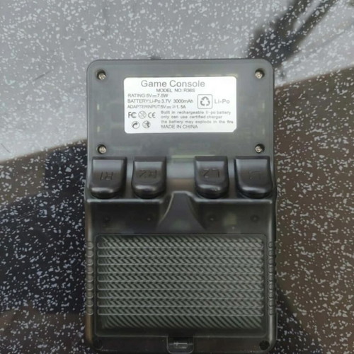 R36S console like new with 32 GB memory card and latest update