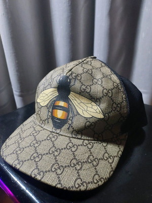 Gucci GG Supreme cap with bee, like new, made in Italy