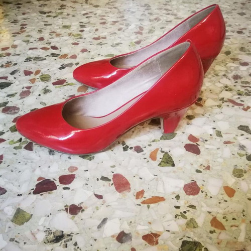 Tamaris pumps used, red patent leather, size 38, 6 cm heel