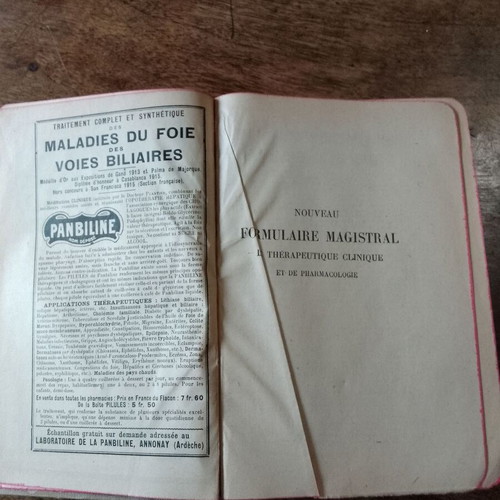 Collectible old French medical book «NOUVEAU FORMULAIRE MAGISTRAL» used, 1920