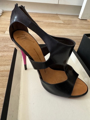Giuseppe Zanotti high heel sandal new, size 40, black
