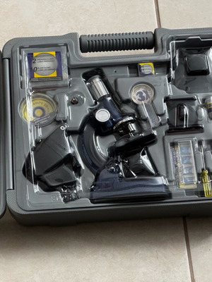 Konus student educational microscope like new, complete set in case