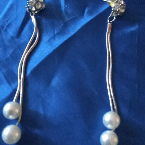 Silver dangling earrings with pearls and rhinestones new