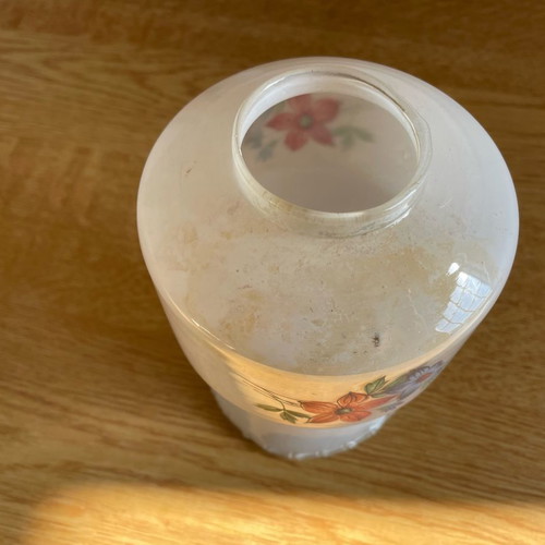 Ceiling globes used, handmade hand-painted with flowers