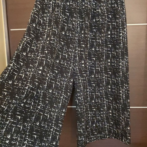 Women's Bermuda skirt like new, sizes M and L