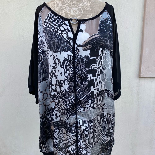 Dina blouse with unique design like new, black XXL