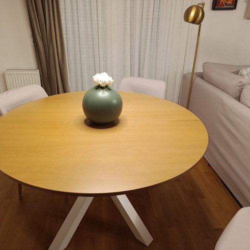 Dining table rotonda like new