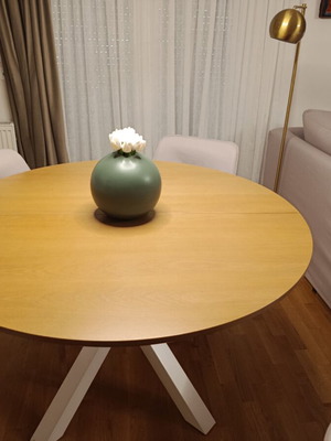 Dining table rotonda like new