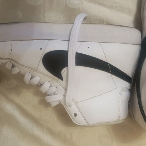 Nike women's athletic ankle boots used, white