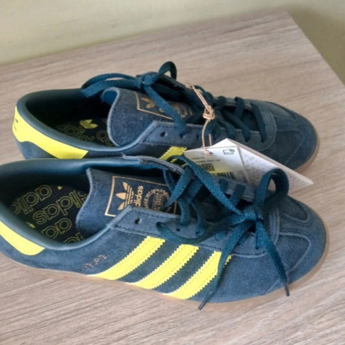 Adidas athletic shoes, size 38, blue