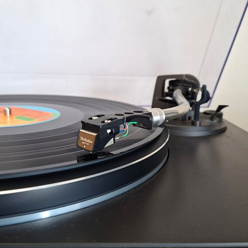 Technics SL-Q2 turntable used with quartz lock and genuine 207c cartridge