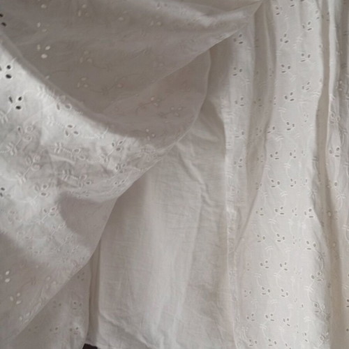 Women's white cotton skirt like new, broderie style