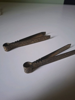Pair of vintage metal tongs like new with embossed decoration